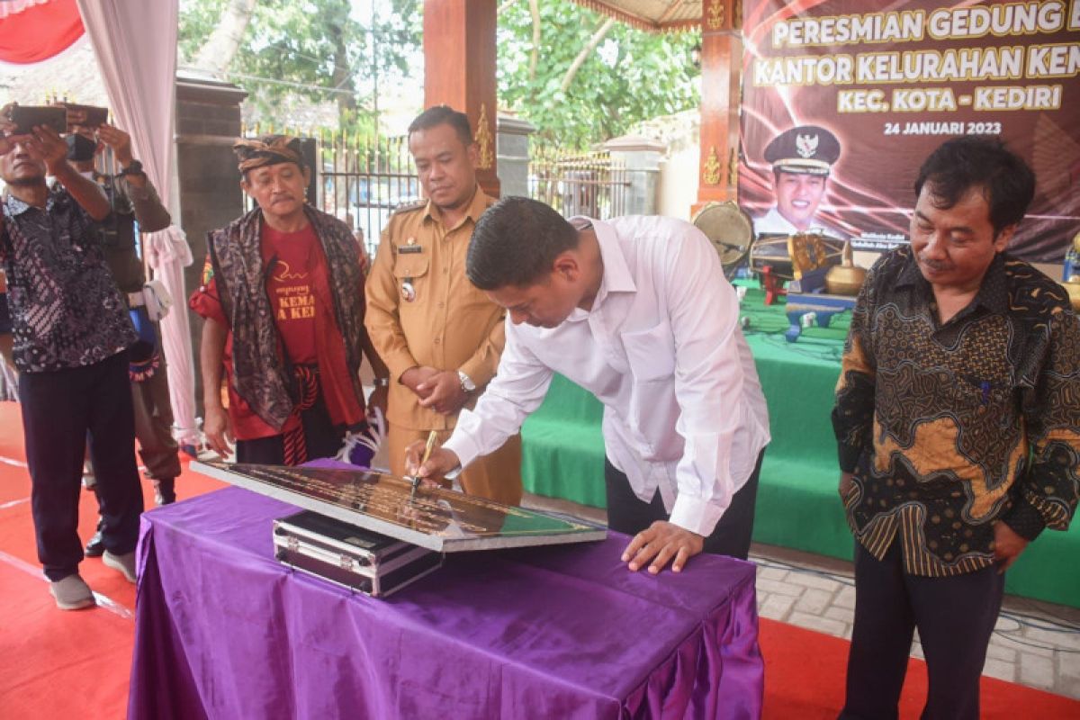 Wali Kota Kediri Resmikan Kantor Kelurahan Kemasan Antara News Jawa Timur 1100