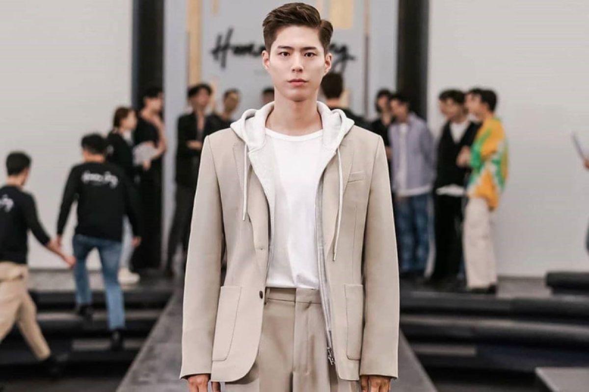 Kini Park Bo Gum resmi gabung agensi THEBLACKLABEL