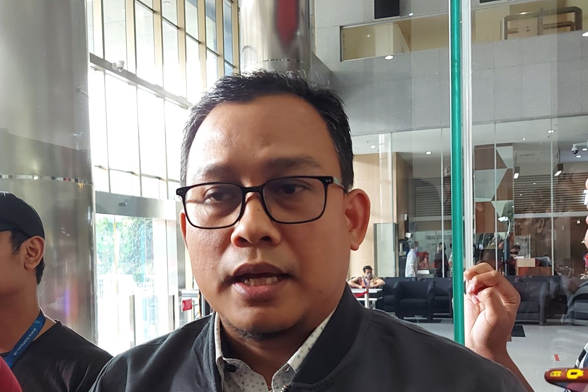 Dugaan korupsi dana hibah, KPK periksa pimpinan DPRD Jatim dan sejumlah kadis jadi saksi