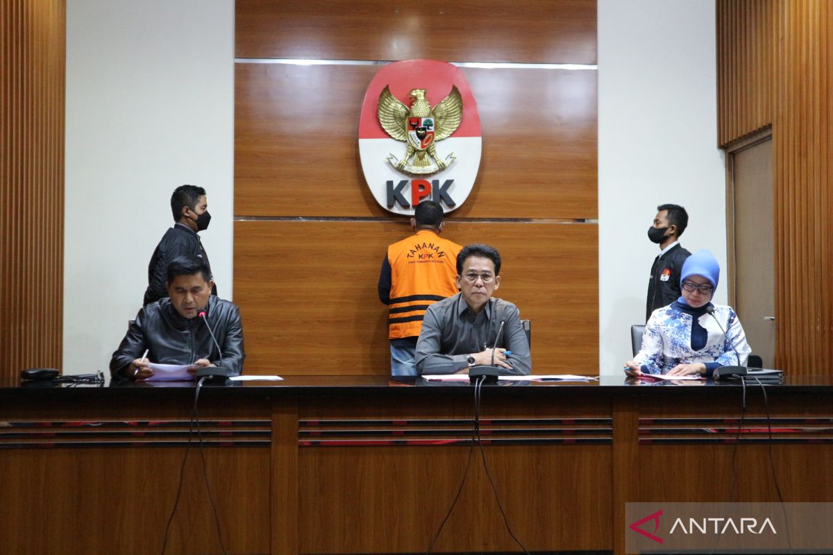 KPK tahan Izil Azhar selama 20 hari ke depan