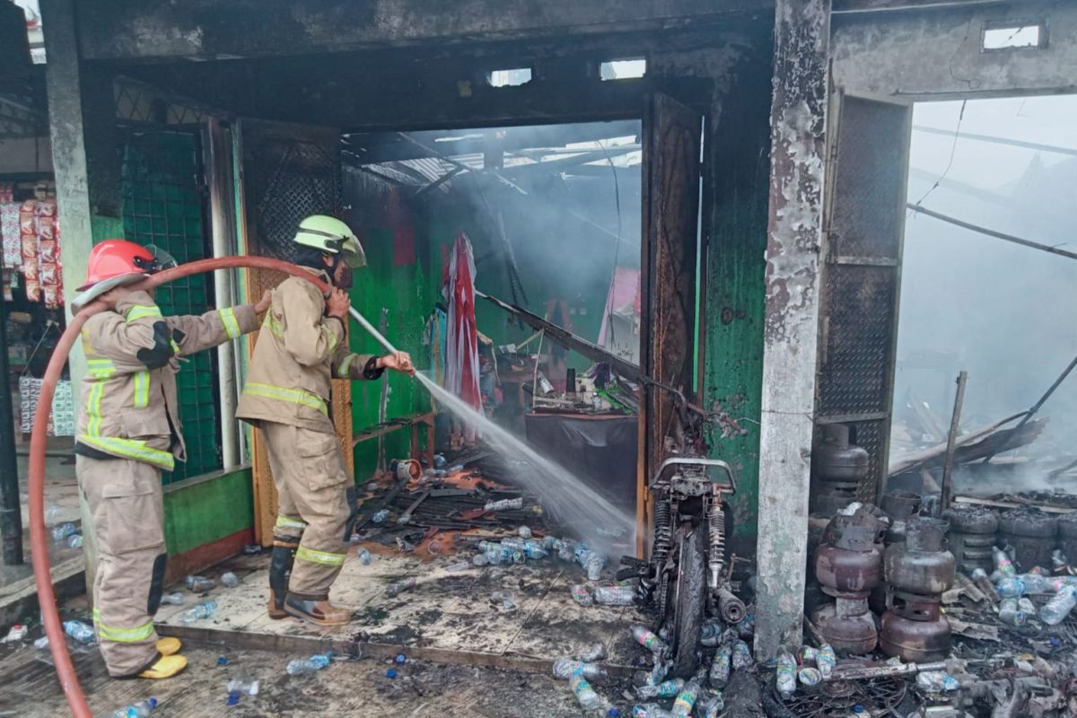 Kebakaran ruko di Kabupaten Tangerang hanguskan dua unit kendaraan bermotor