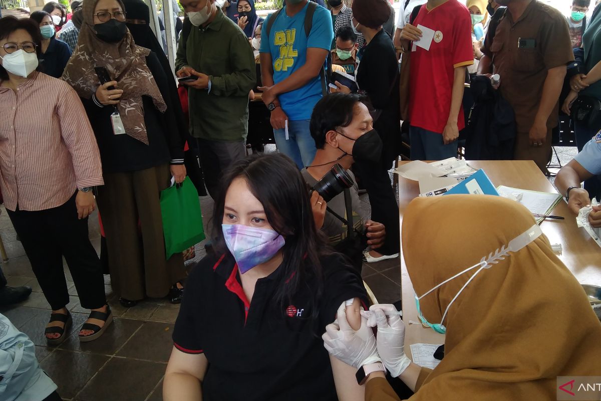 Penerima vaksin COVID-19 penguat kedua di Indonesia capai 3,19 juta