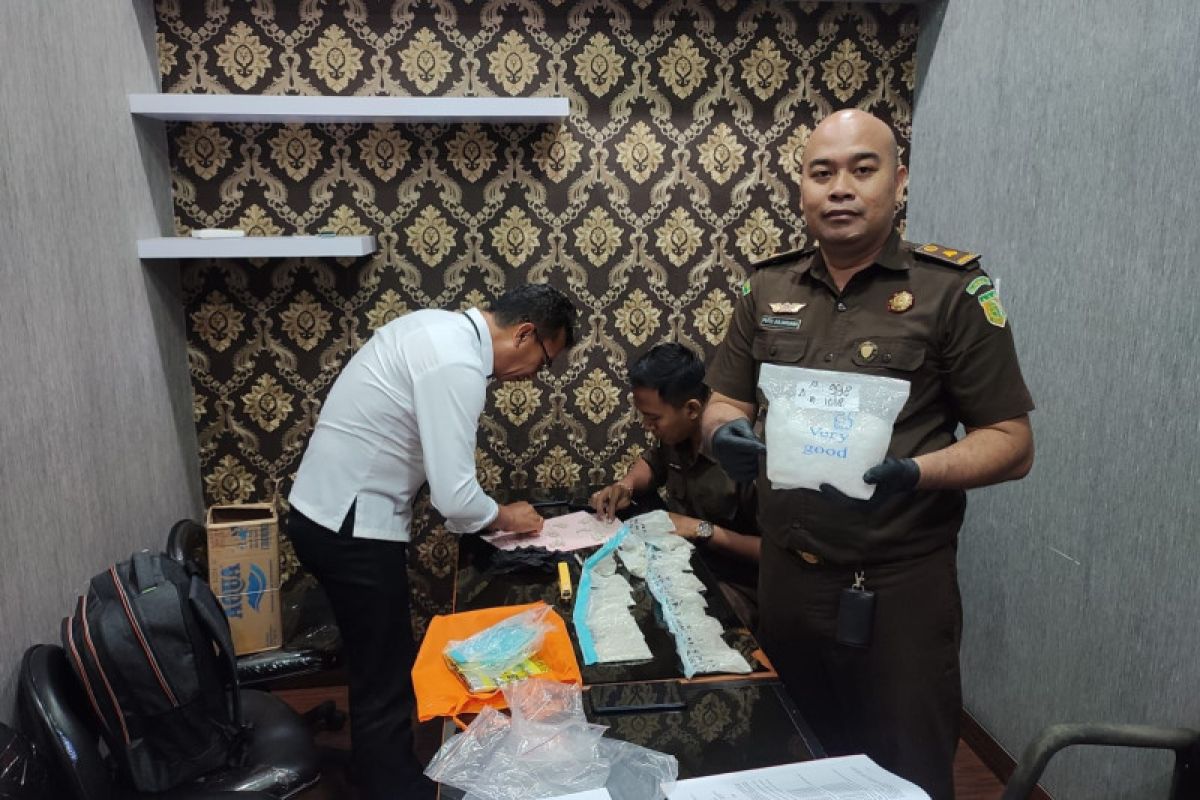 Polresta Denpasar serahkan diduga pengedar sabu ke Kejari Badung