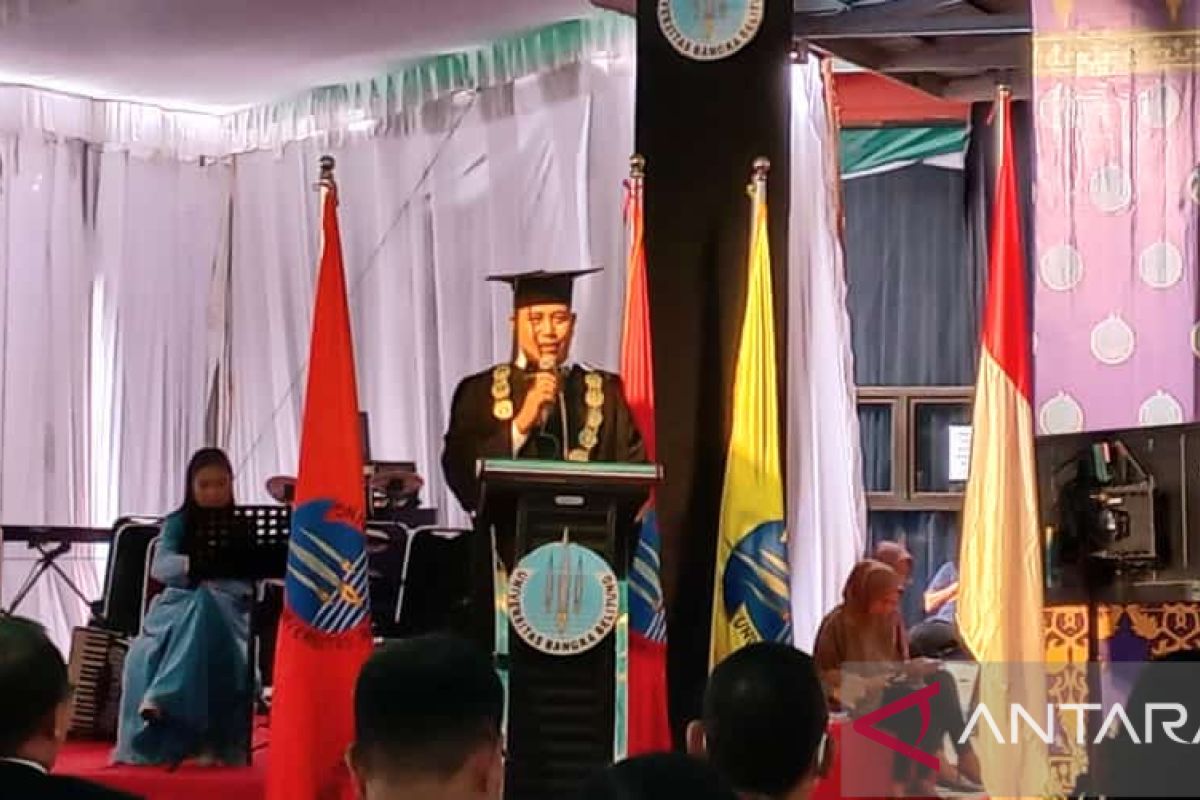 Profesor Ibrahim Dikukuhkan Jadi Guru Besar Ilmu Politik di Universitas Bangka Belitung