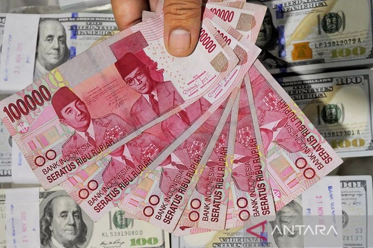 Nilai tukar rupiah diperkirakan menguat terbatas, seiring permintaan obligasi RI