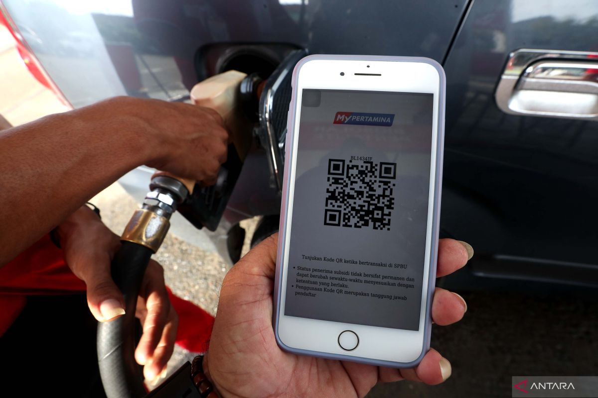 FOTO - Pengisian BBM Bersubsidi dengan QR Code