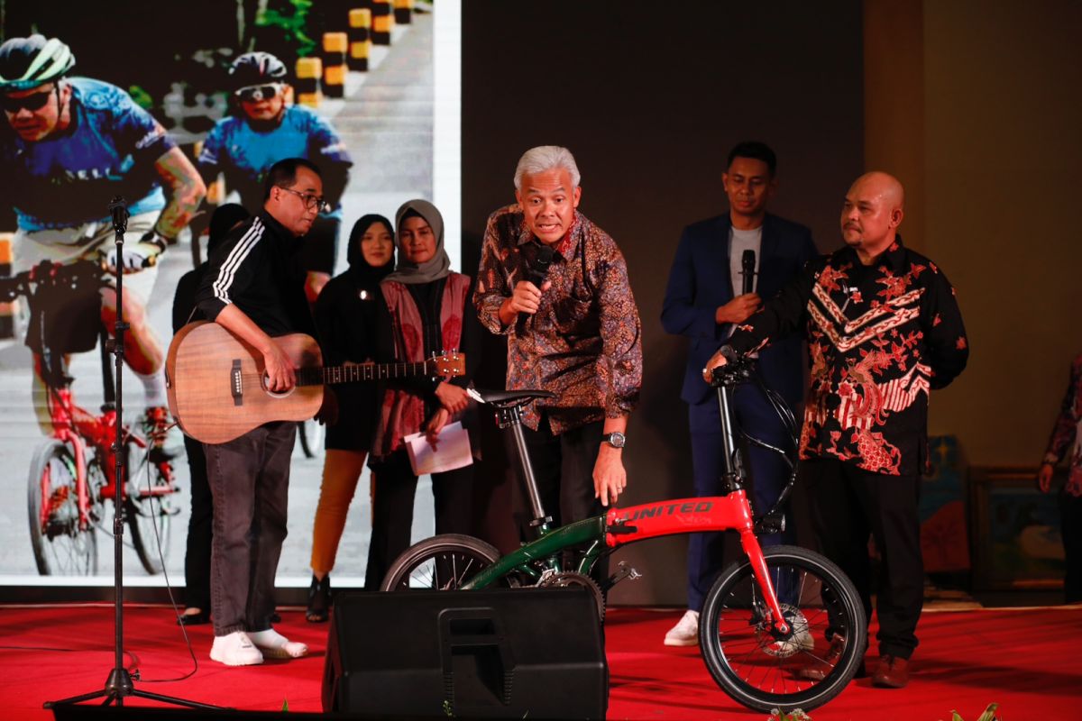 Ganjar Pranowo lelang sepeda Rp1,1 miliar untuk dukung atlet Special Olympics Indonesia