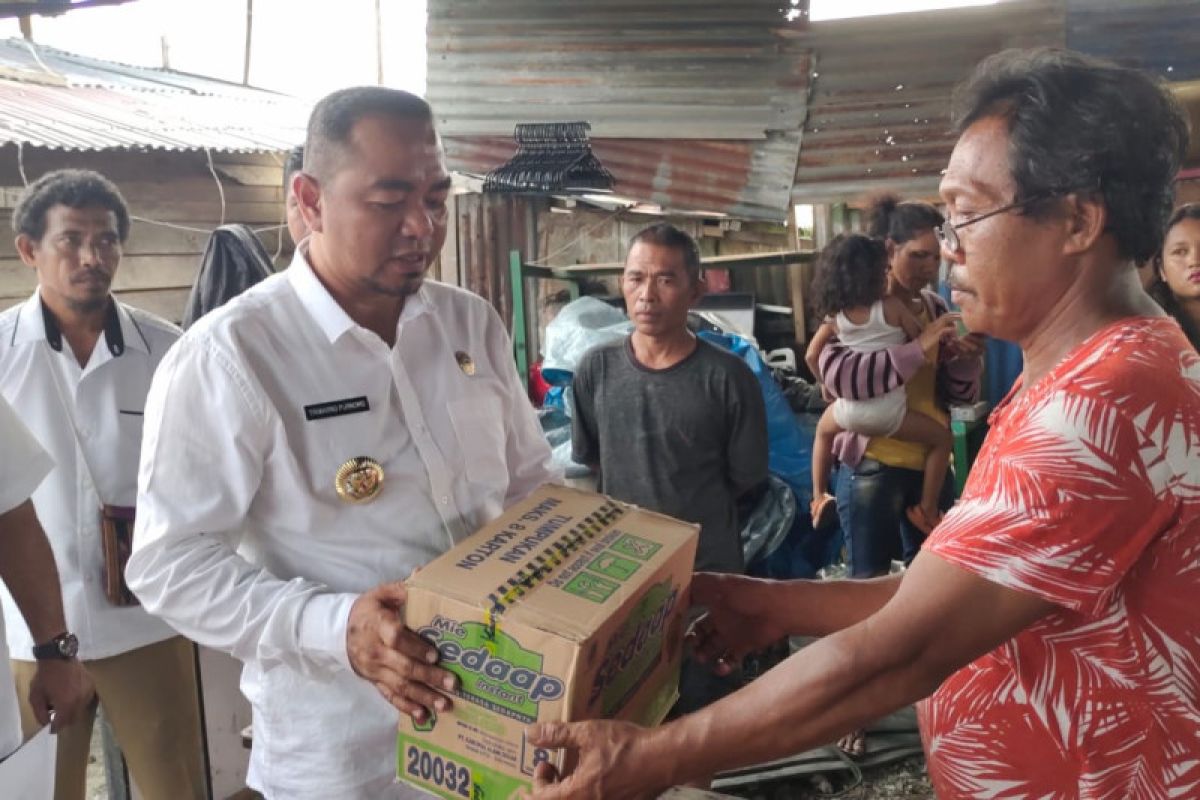 Korban kebakaran Sentani terima bantuan dari Pemkab Jayapura