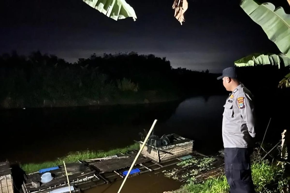 Penyetruman ikan di Banua Lawas matikan ikan keramba