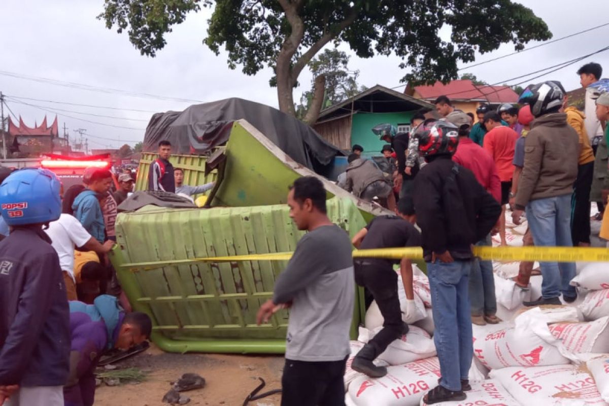 Tujuh kendaraan terlibat kecelakaan di jalan lintas Bukittinggi-Padang