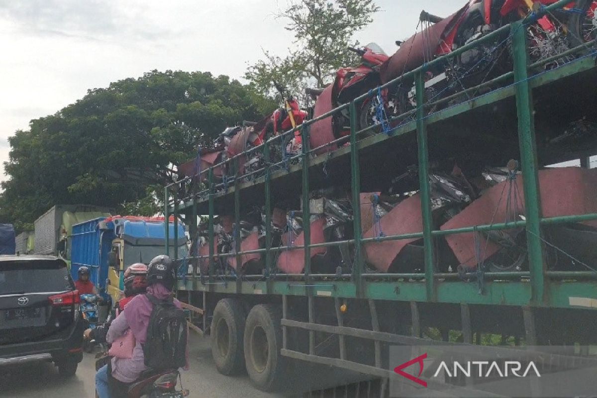 Jalur Pantura Pati Juwana macet belasan kilometer