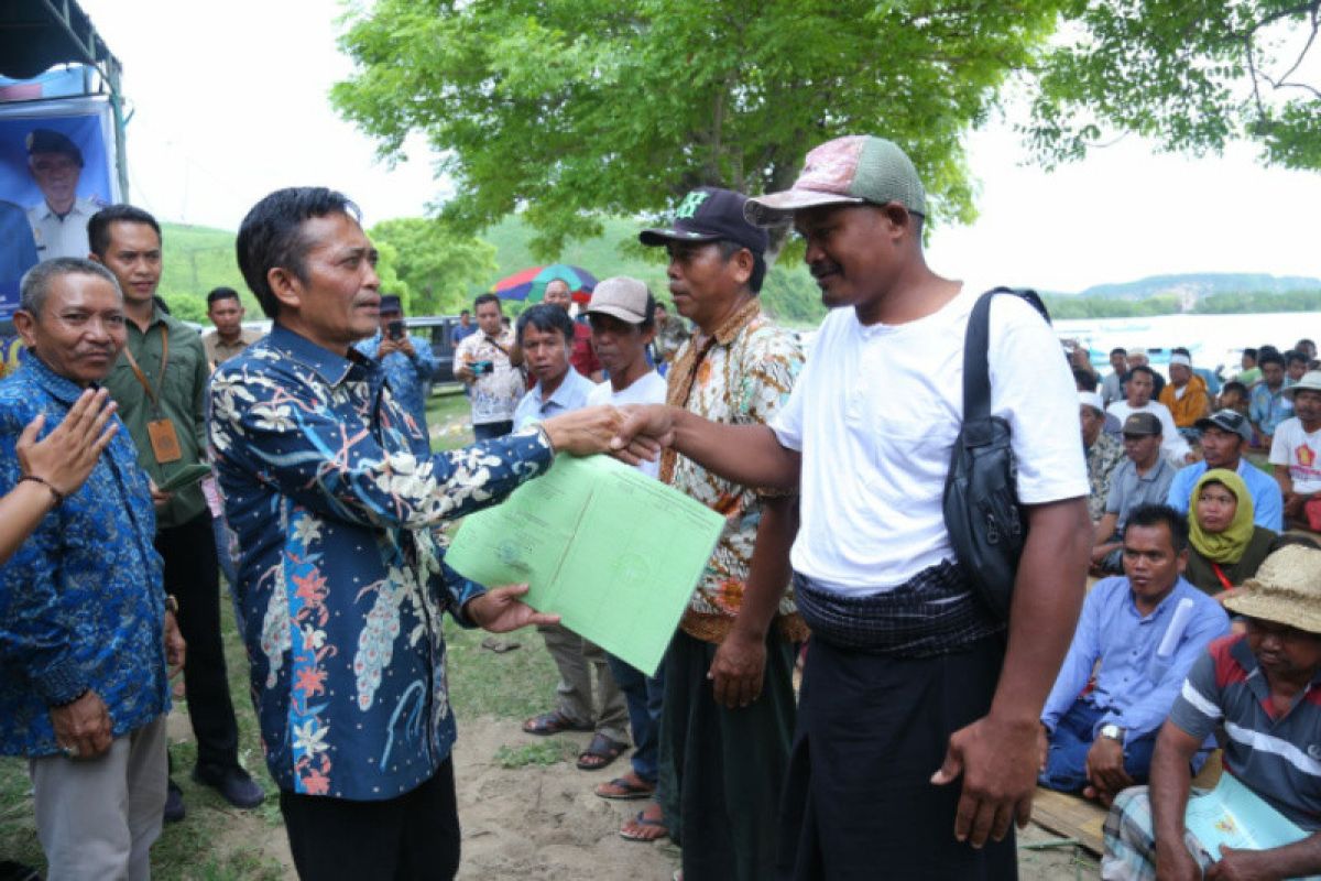 KKP memberikan sertifikat gratis kepada 550 nelayan Lombok Tengah