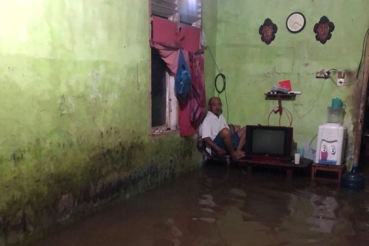Warga Baitussalam Aceh Besar mulai mengungsi karena rumah terendam banjir