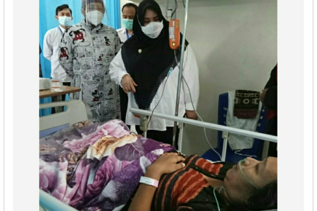 Wakil Bupati Kabupaten Paser jenguk pasien gagal ginjal