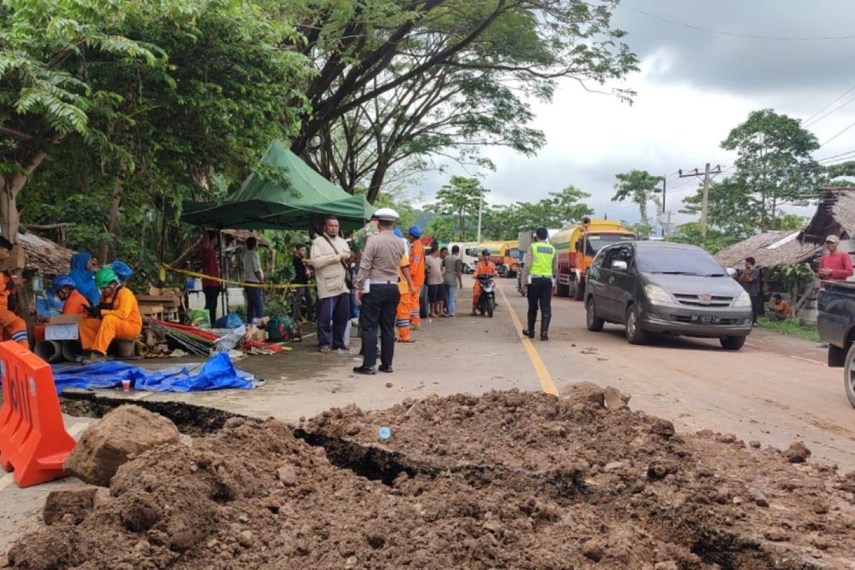 Polisi: Jalan lintas Banda Aceh-Medan KM 81 rusak parah