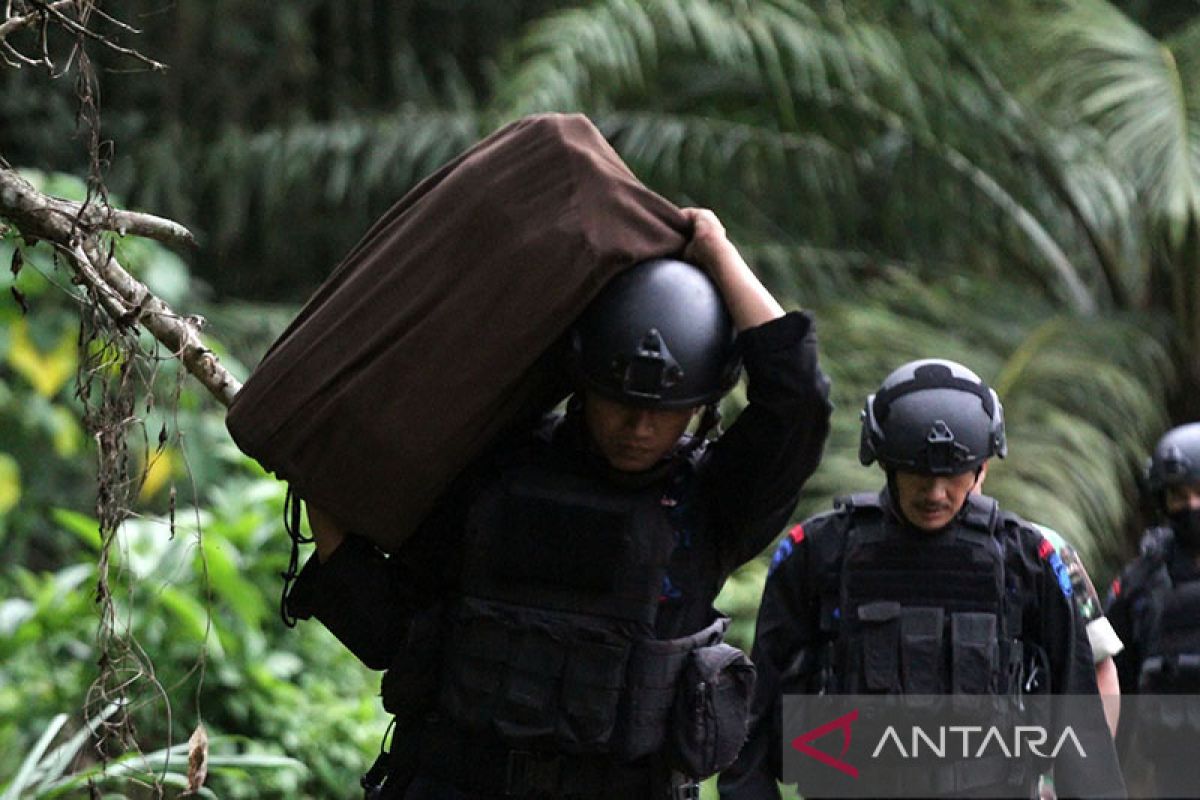 FOTO - Gegana evakuasi bom sisa konflik Aceh