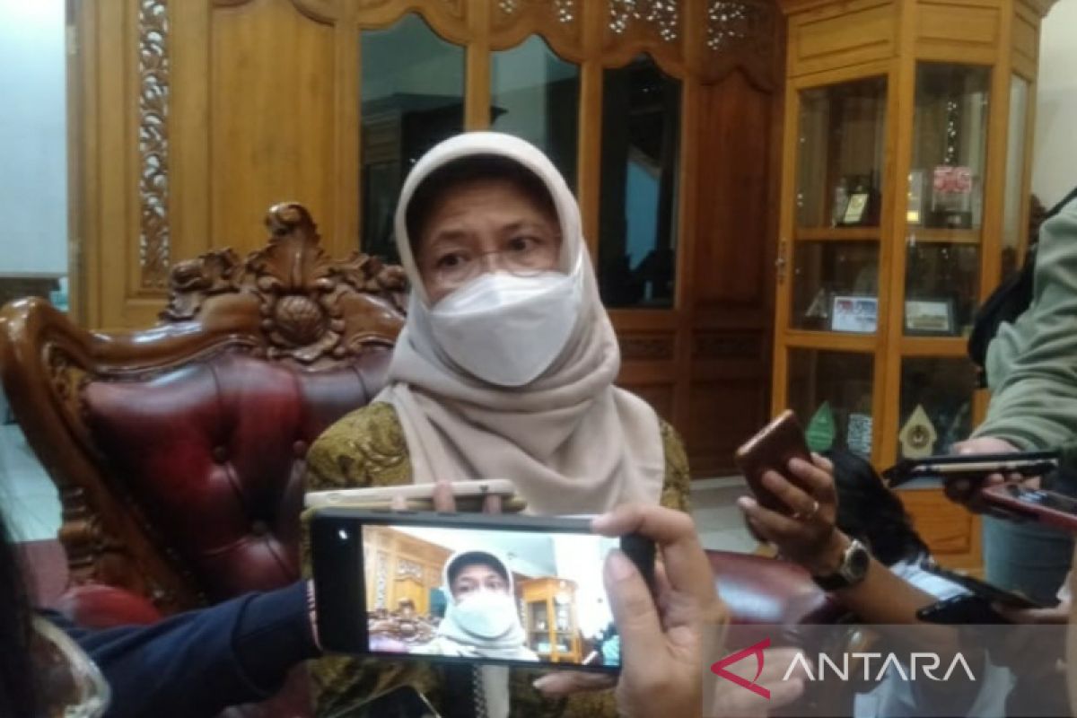 Pemkot Surakarta vaksinasi penguat kedua untuk warga