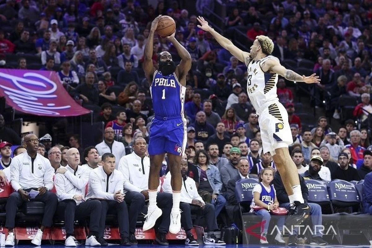 Pemain Philadelphia 76ers James Harden dan Tyrese Maxey pimpin 76ers menang 137-133 atas Nets