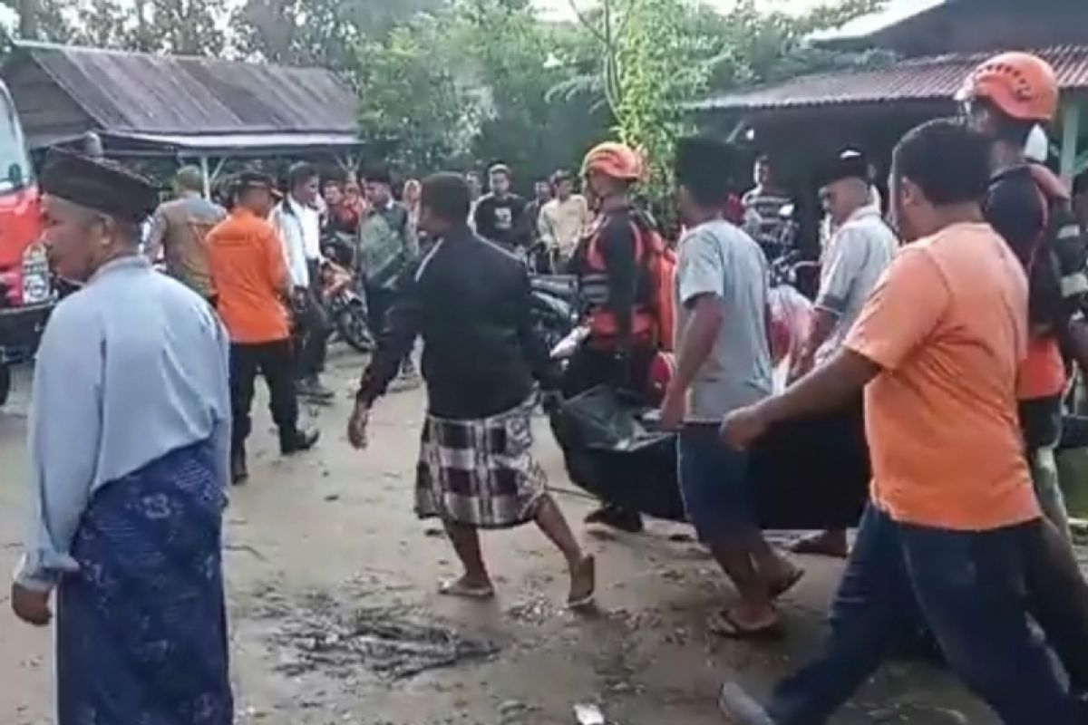 Santri korban hanyut di Madina ditemukan meninggal