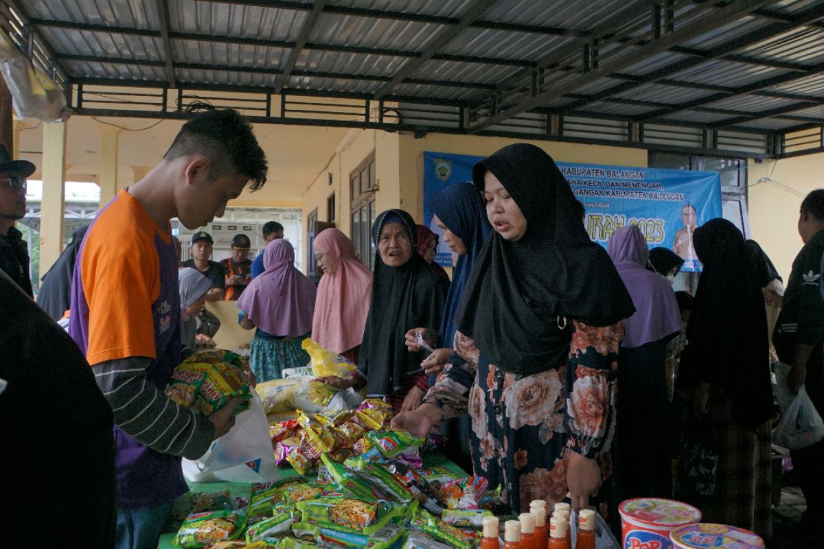 Pemkab Balangan kendalikan inflasi dengan pasar murah