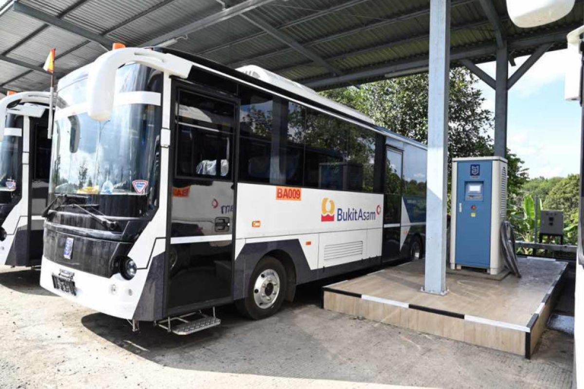 PTBA operasikan lima unit bus listrik untuk Pelabuhan  Tarahan