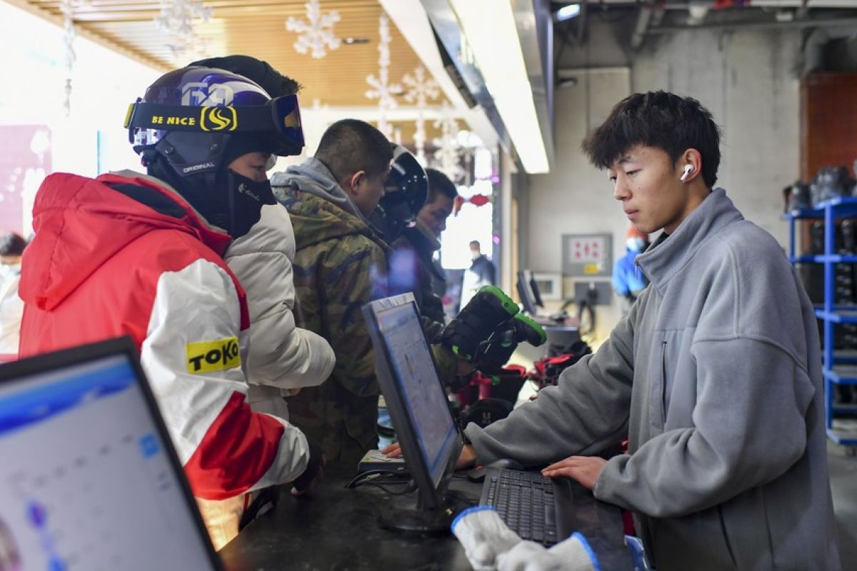Objek wisata es salju di Xinjiang ciptakan lebih banyak peluang kerja