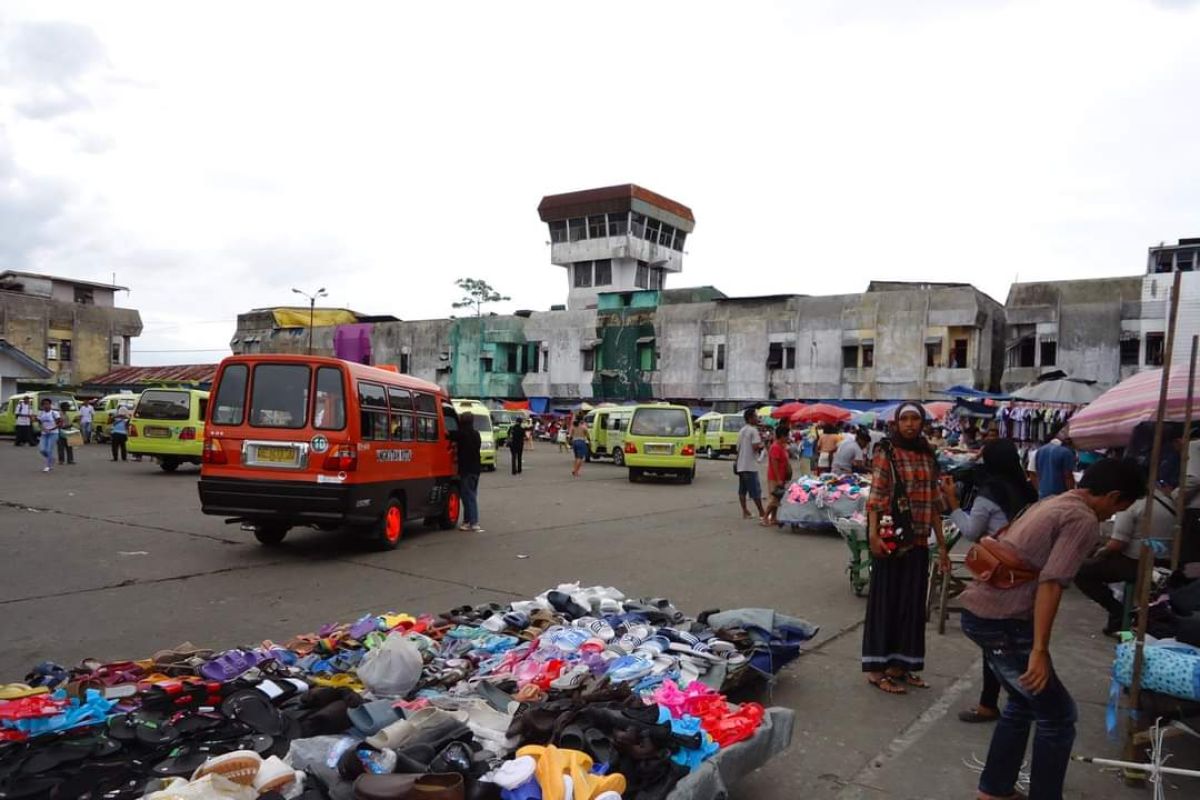 Pemkot Ambon imbau pedagang berjualan di Terminal Mardika mulai pukul 18.00 WIT