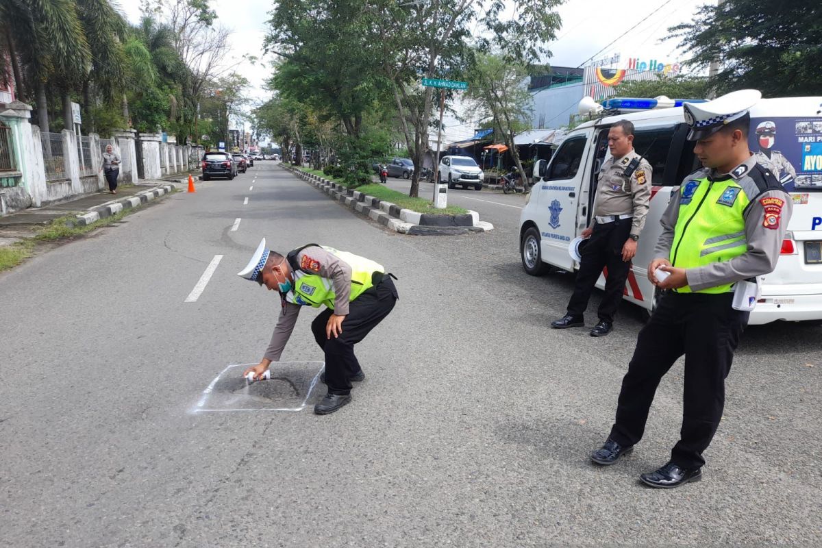 Pemerintah janji perbaiki jalan berlubang di Banda Aceh, Polresta beri tanda putih