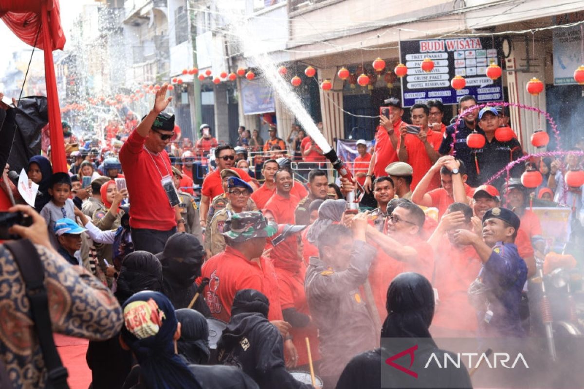 Ikut Perang Air, Bupati Meranti : Ayo dukung budaya lokal