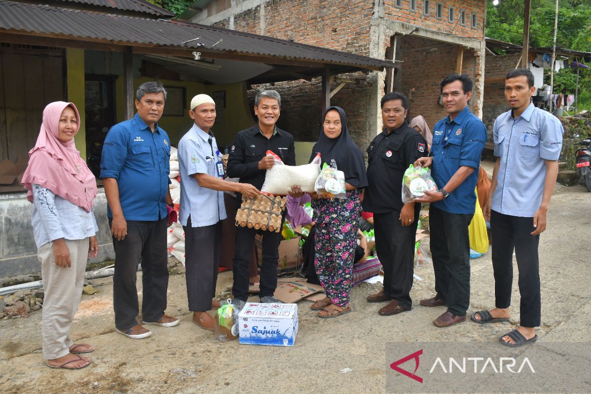 Semen Padang kirim bantuan 89 paket Sembako untuk warga terdampak banjir
