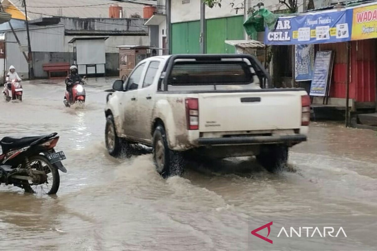 Semua daerah di Kaltim diprakirakan hujan petir  pada Sabtu-Ahad