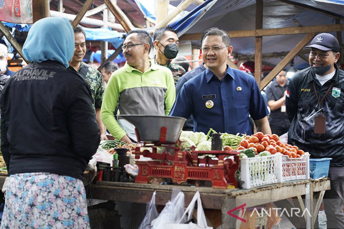 Pj Wali Kota Batu cek harga kebutuhan pokok kendalikan inflasi