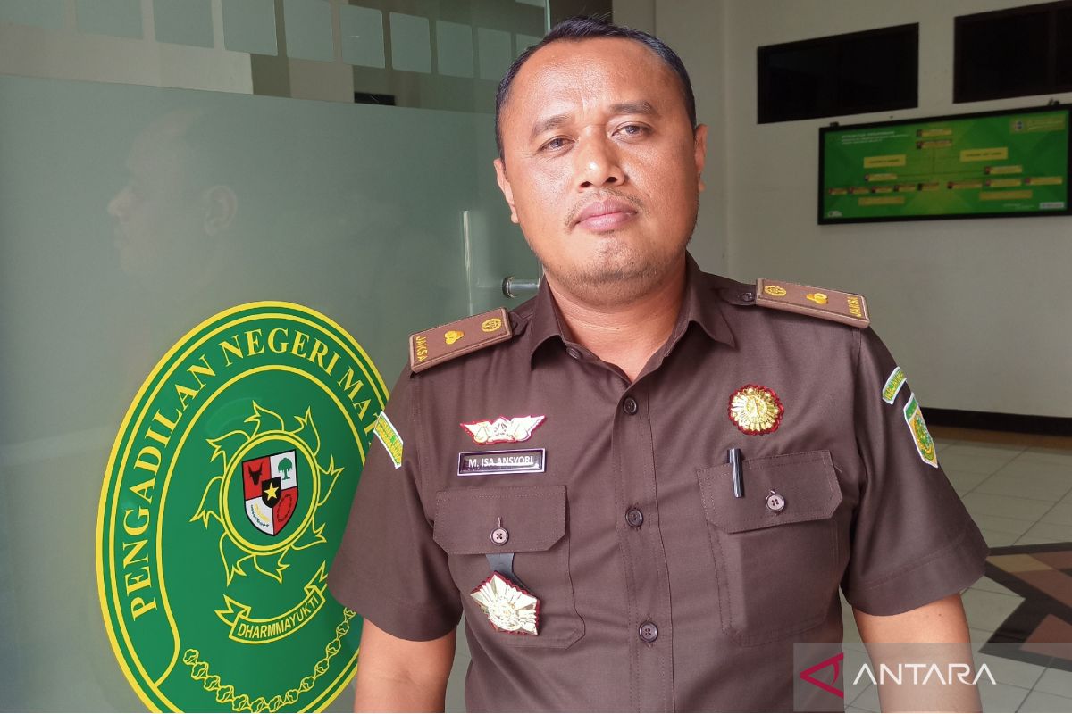 Kejari Lombok Timur melimpahkan berkas tiga tersangka korupsi alsintan