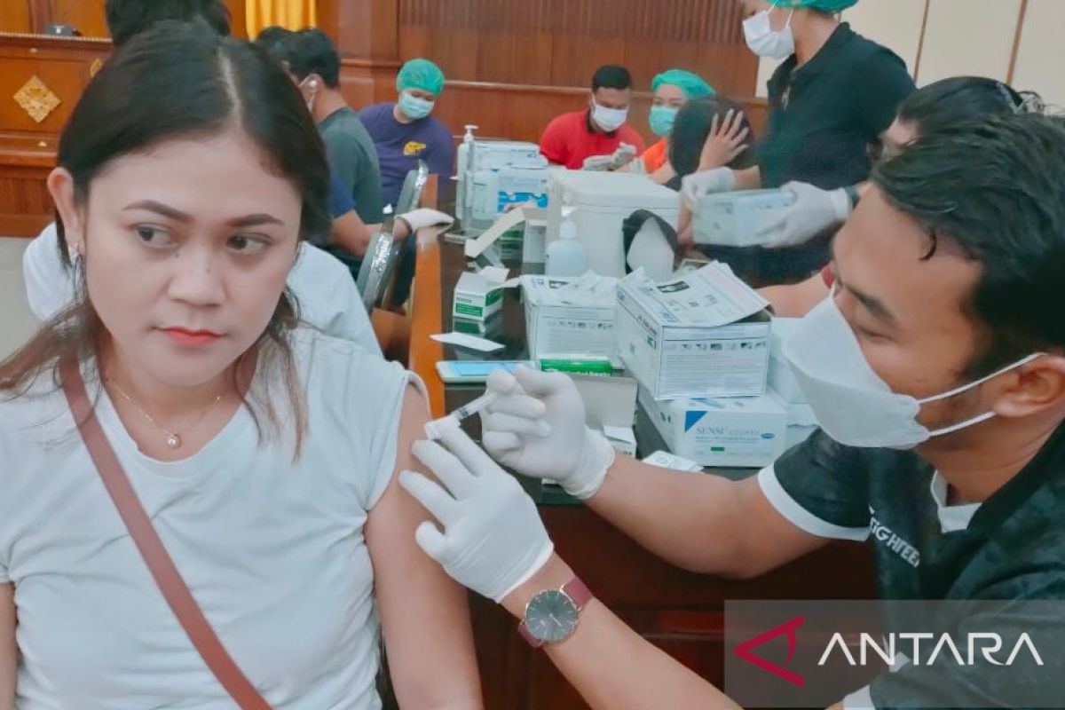 5.000 dosis vaksin booster kedua disiapkan bagi pelaku pariwisata Bali
