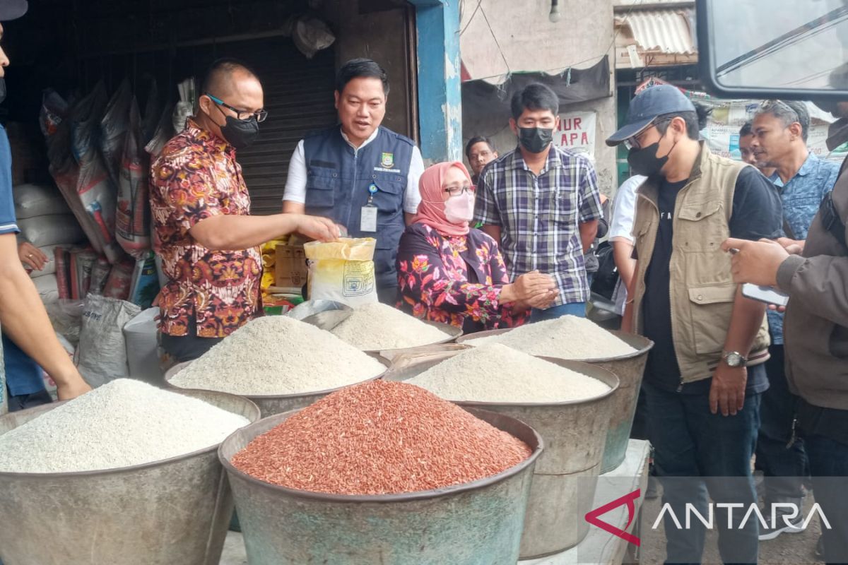 Pemkot Tangerang tindak pedagang jual beras SPHP melebihi HET
