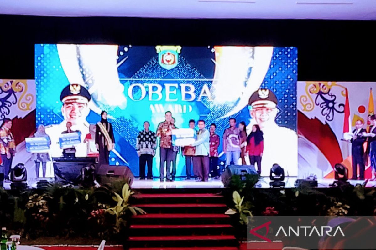 Wali Kota Samarinda berikan anugerah RT sukses kelola Probebaya