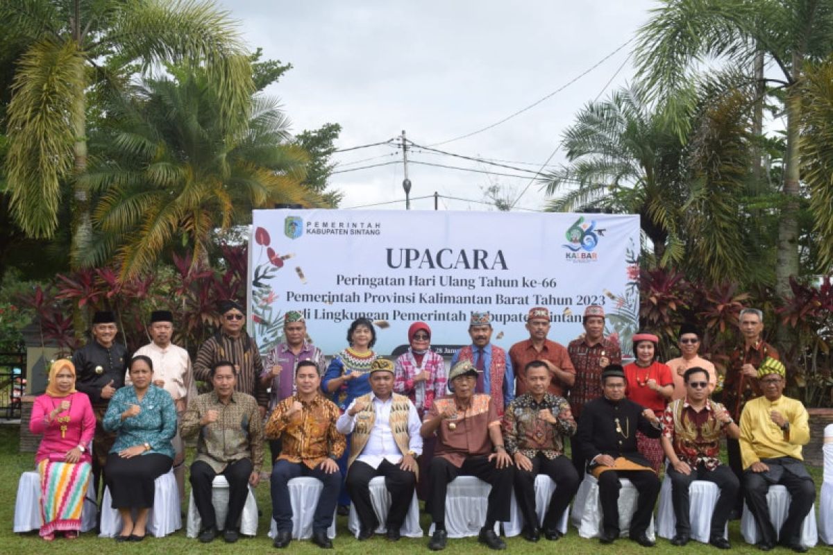 Bupati Sintang serahkan 13 SK penetapan rimba dan gupung