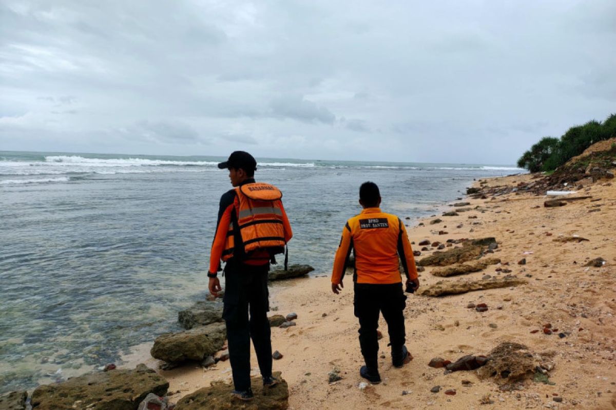 Tim SAR Banten sisir perairan Lebak  cari nakhoda KM Dimas yang hilang