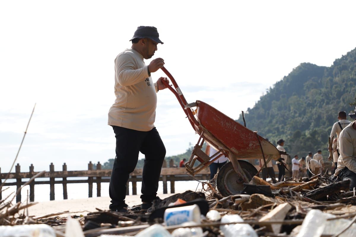 Ciptakan objek wisata bersih dan nyaman, ini aksi Pj Bupati di Pantai Nipah Pulo Aceh