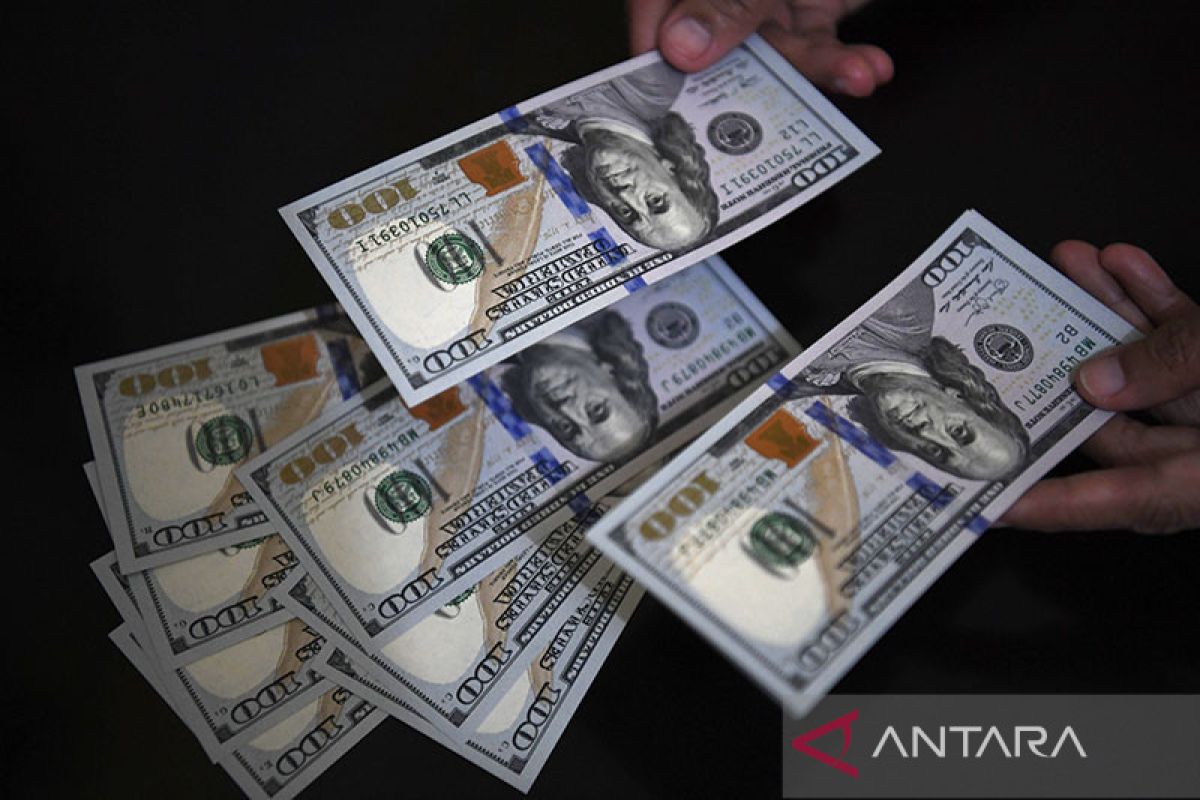 Dolar menguat di awal sesi Asia didukung oleh survei PMI yang optimis