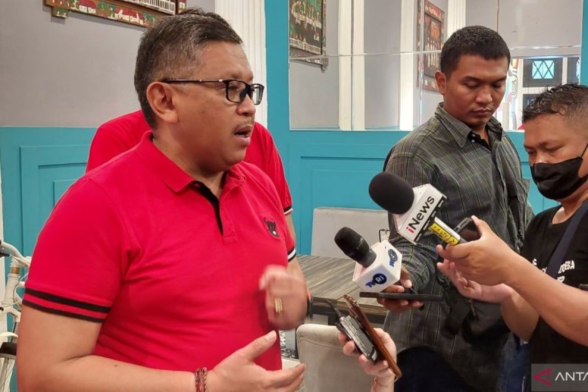 Sekjen DPP PDIP Hasto Kristiyanto tanggapi soal "reshuffle" kabinet