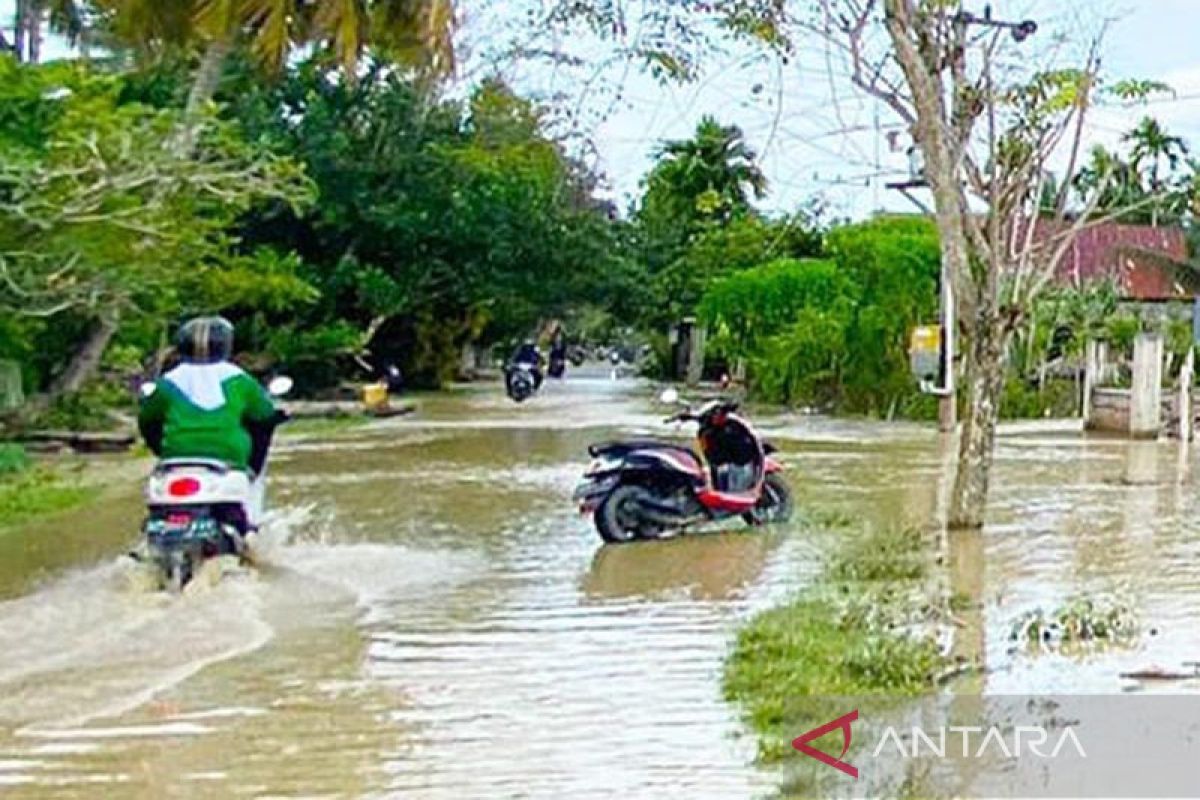 Tanggul jebol, dua desa di Aceh Utara terendam banjir