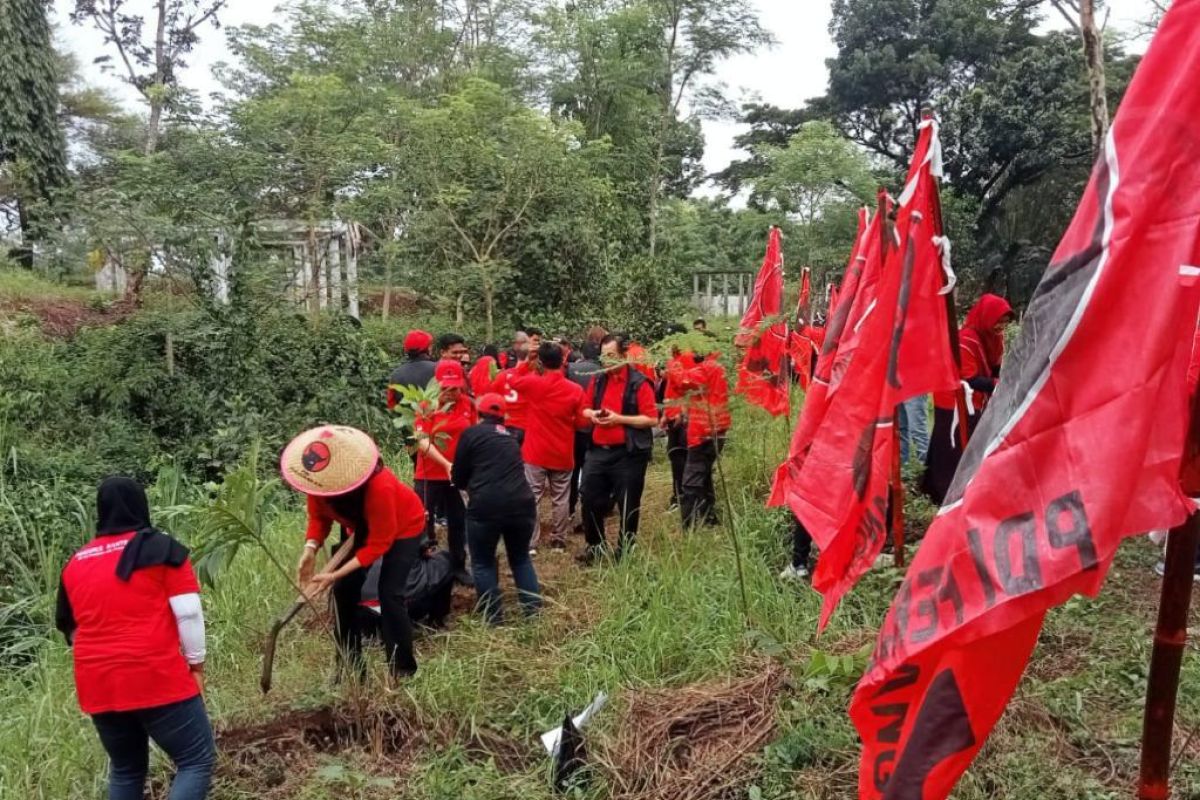 Kader PDIP se-Jatim gelar aksi penghijauan serentak