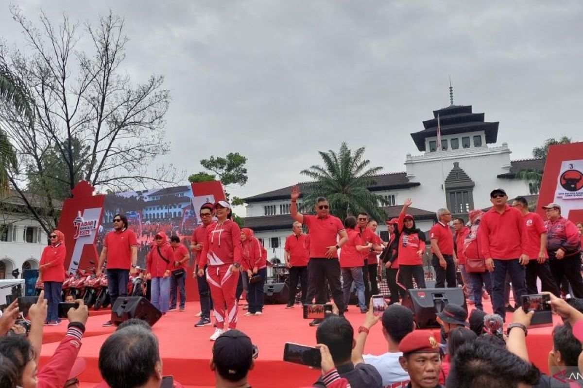 PDI Perjuangan bersama ribuan masyarakat gelar Senam Indonesia Cinta Tanah Air di Bandung