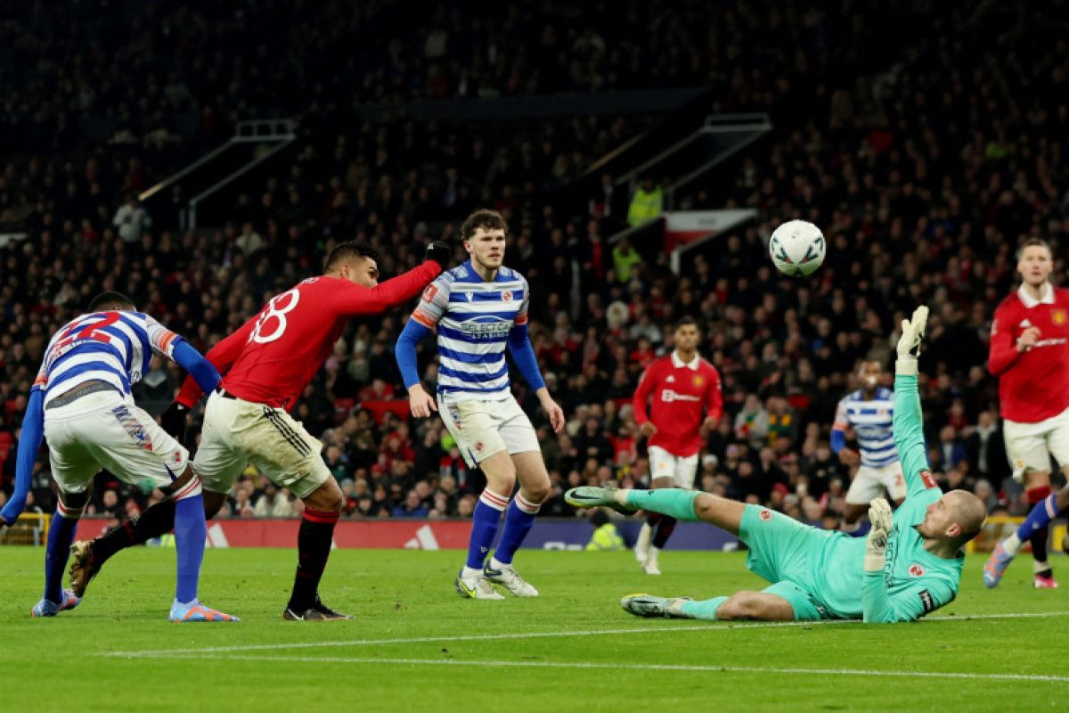 Dua gol Casemiro bawa Manchester United menang 3-1 atas Reading