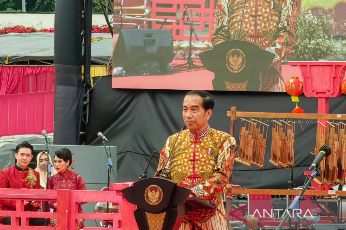 Gotong royong selamatkan Indonesia, beber Jokowi