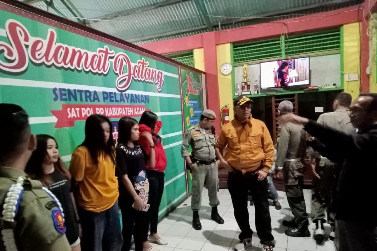 Enam artis di pesta pernikahan di Agam diamankan petugas Satpol PP