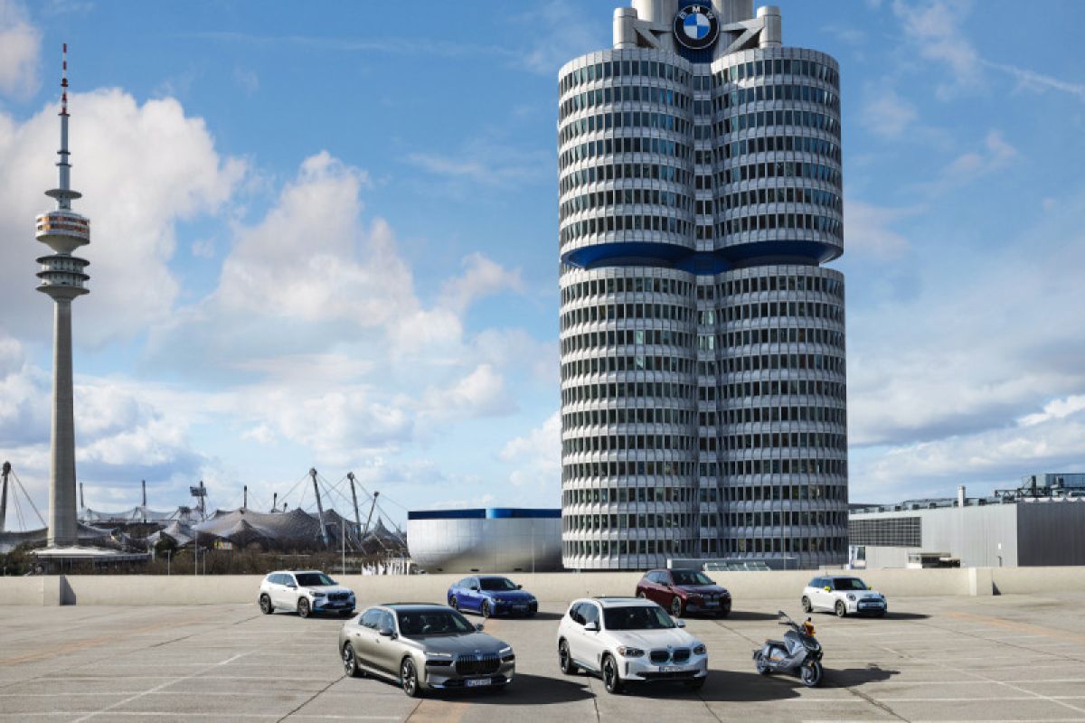 BMW jual lebih dari 215.000 mobil listrik pada 2022