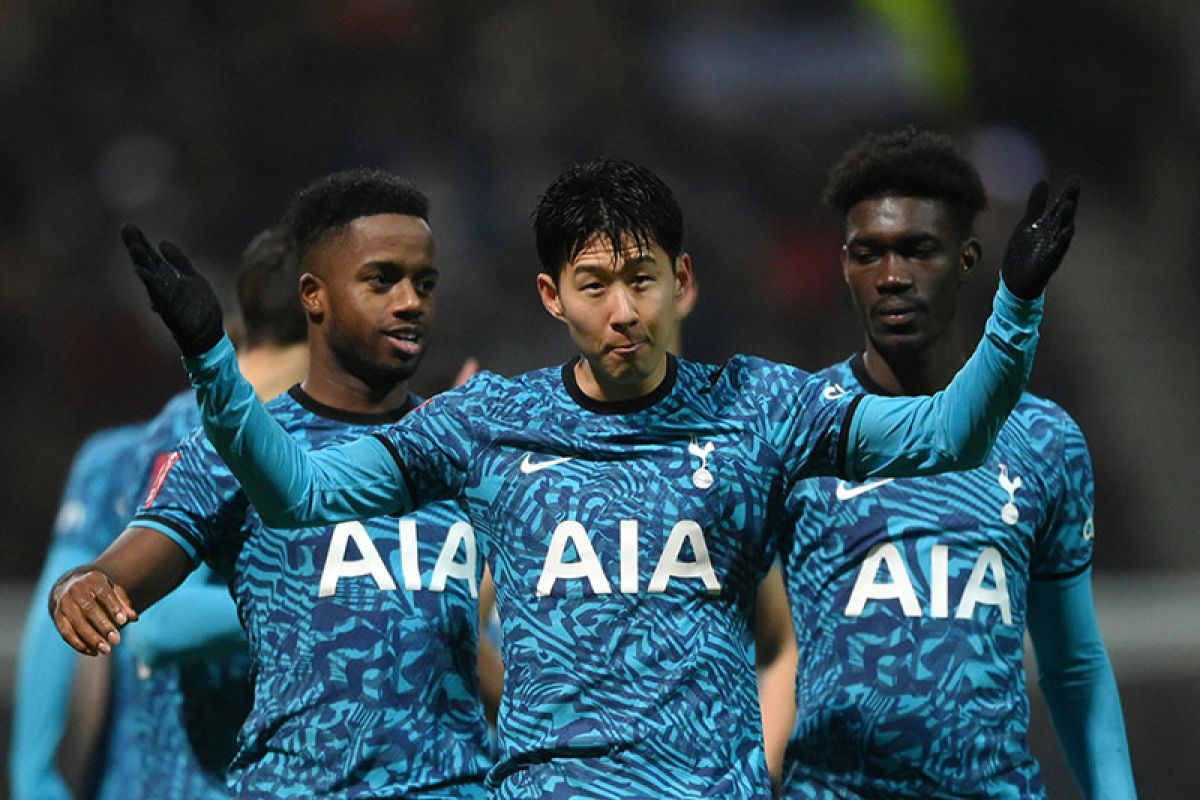 Tottenham Hotspur menangmudah 3-0 atas Preston