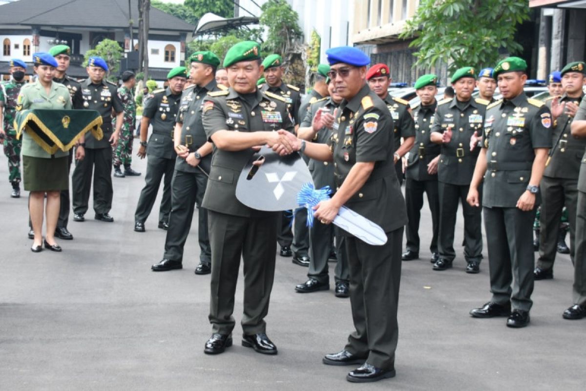 Kasad distribusikan kendaraan kawal baru satuan Pomad